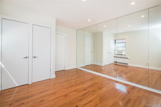 7 Bond Street 3B, Great Neck, NY 11021