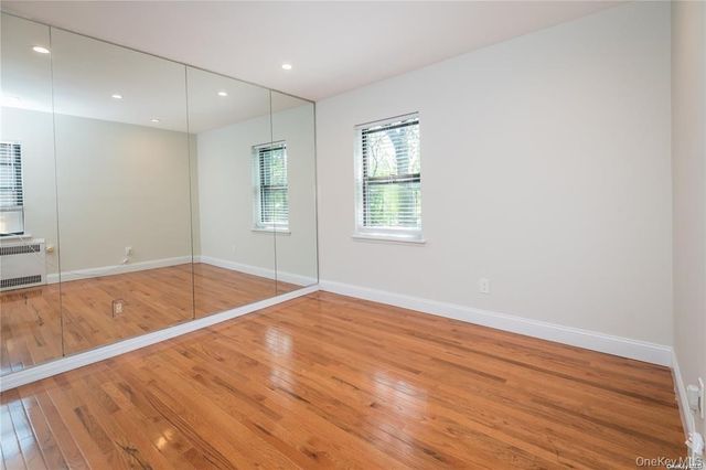 7 Bond Street 3B, Great Neck, NY 11021