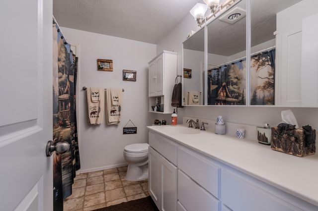 245 Highway 234, Eagle Point, OR 97524