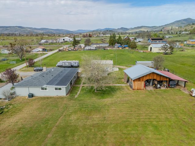 245 Highway 234, Eagle Point, OR 97524