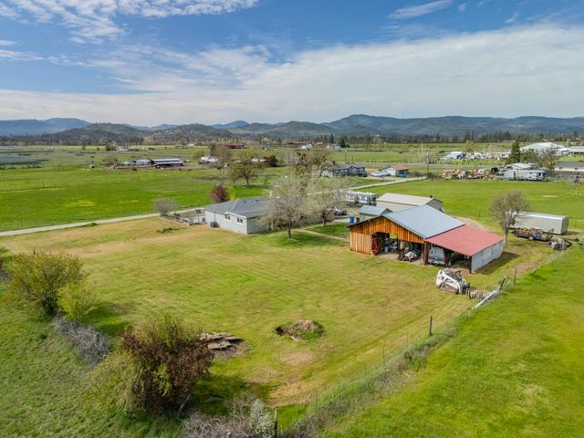 245 Highway 234, Eagle Point, OR 97524