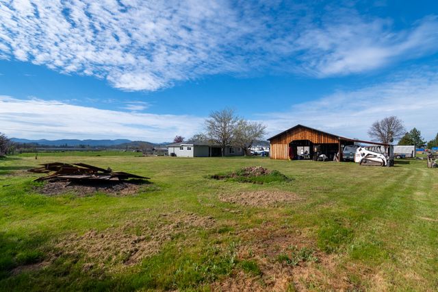 245 Highway 234, Eagle Point, OR 97524