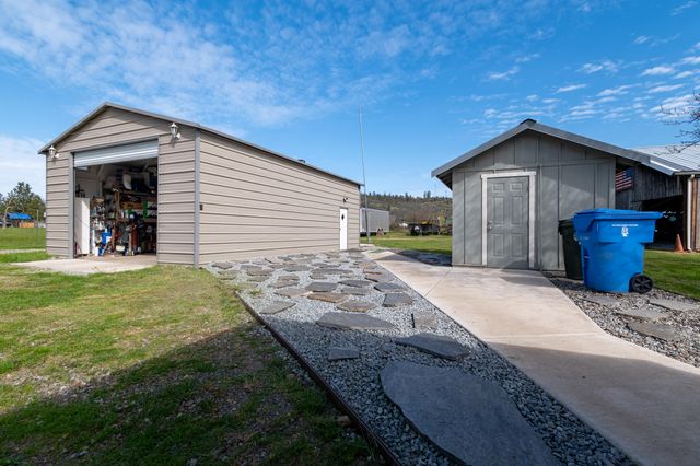 245 Highway 234, Eagle Point, OR 97524