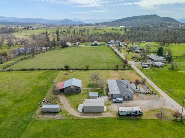 245 Highway 234, Eagle Point, OR 97524