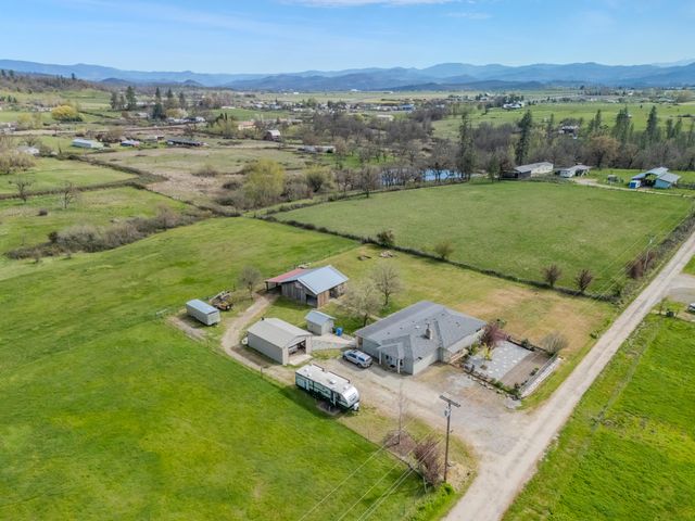 245 Highway 234, Eagle Point, OR 97524