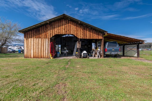 245 Highway 234, Eagle Point, OR 97524