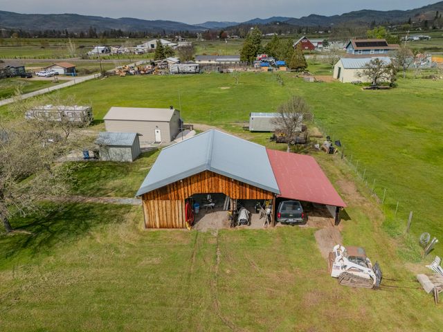 245 Highway 234, Eagle Point, OR 97524