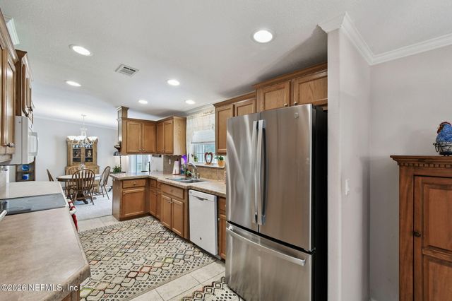 135 LAKE COMO Drive, Pomona Park, FL 32181