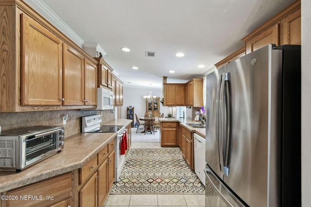 135 LAKE COMO Drive, Pomona Park, FL 32181