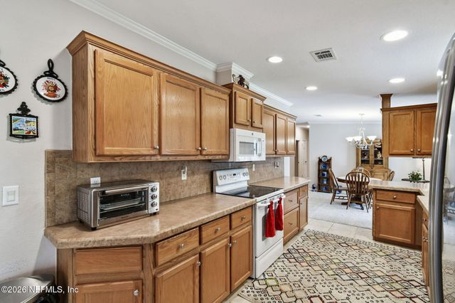 135 LAKE COMO Drive, Pomona Park, FL 32181