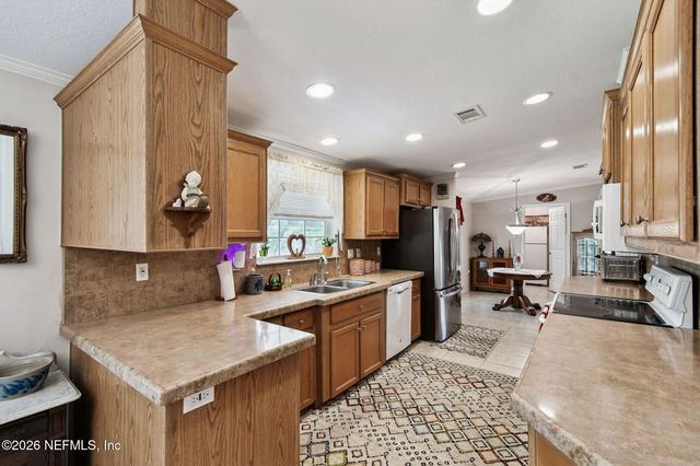 135 LAKE COMO Drive, Pomona Park, FL 32181