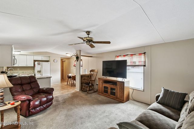 135 LAKE COMO Drive, Pomona Park, FL 32181