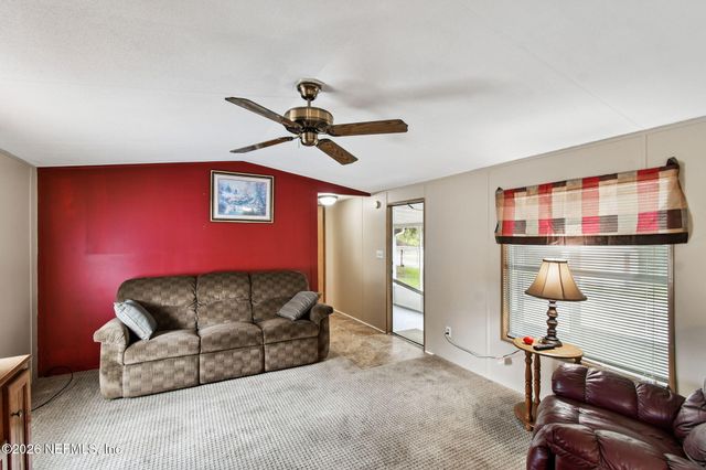 135 LAKE COMO Drive, Pomona Park, FL 32181