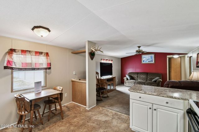 135 LAKE COMO Drive, Pomona Park, FL 32181