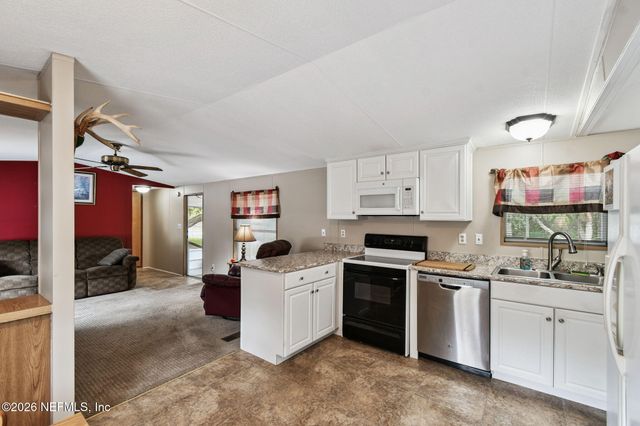 135 LAKE COMO Drive, Pomona Park, FL 32181