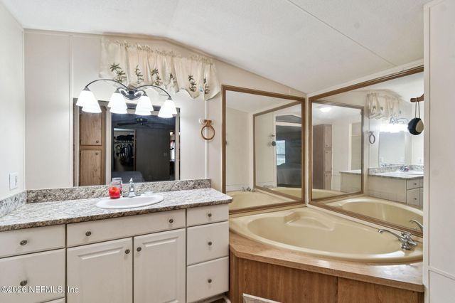 135 LAKE COMO Drive, Pomona Park, FL 32181