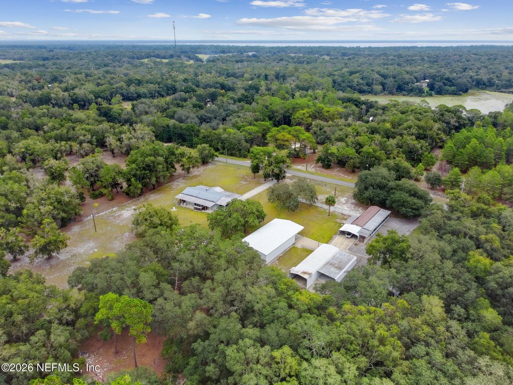 135 LAKE COMO Drive, Pomona Park, FL 32181