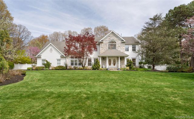 9 Framingham Lane, Shoreham, NY 11786