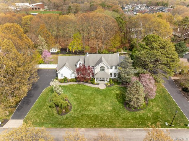 9 Framingham Lane, Shoreham, NY 11786