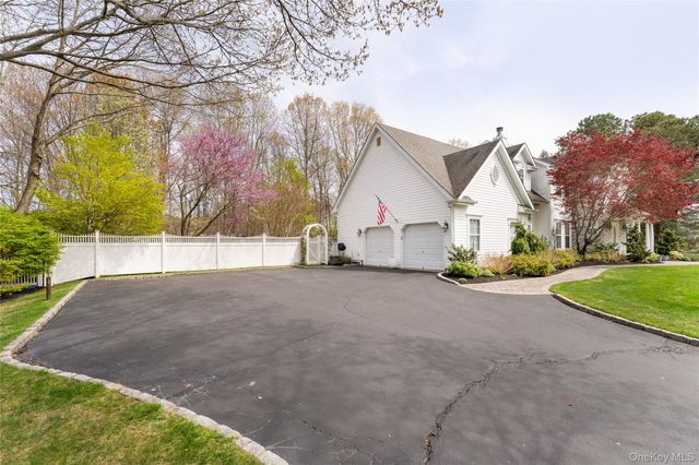 9 Framingham Lane, Shoreham, NY 11786
