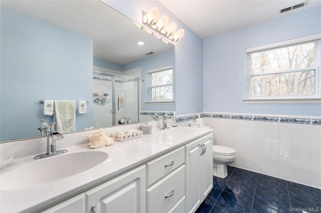 9 Framingham Lane, Shoreham, NY 11786