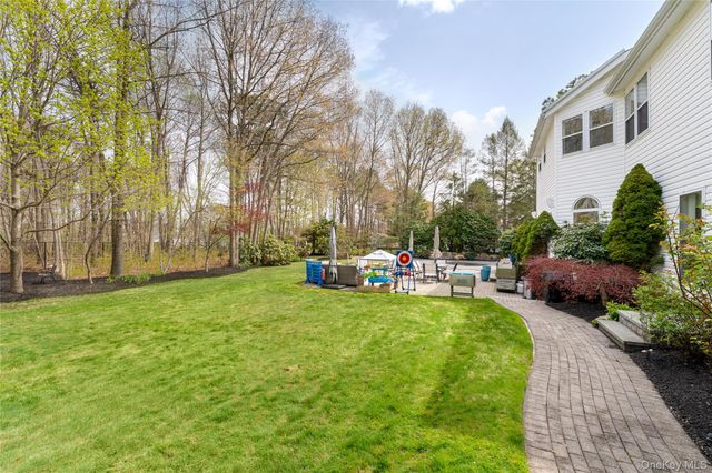 9 Framingham Lane, Shoreham, NY 11786