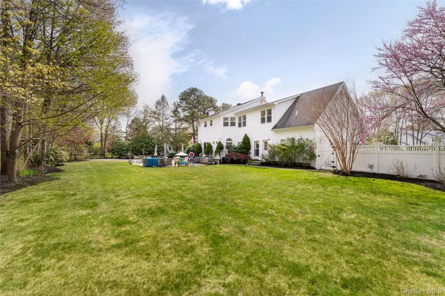 9 Framingham Lane, Shoreham, NY 11786