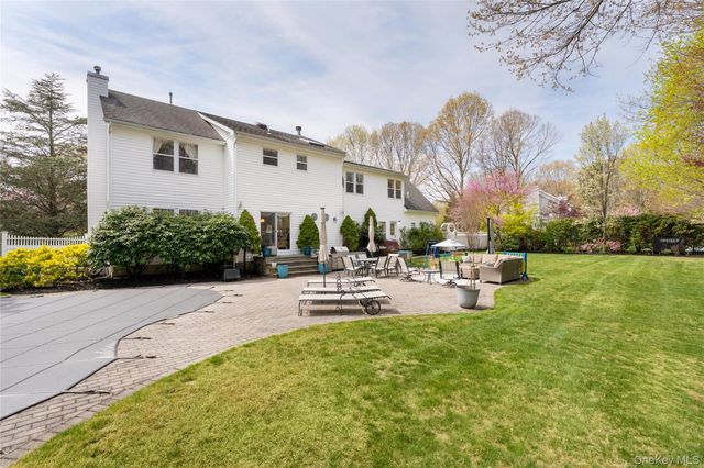 9 Framingham Lane, Shoreham, NY 11786