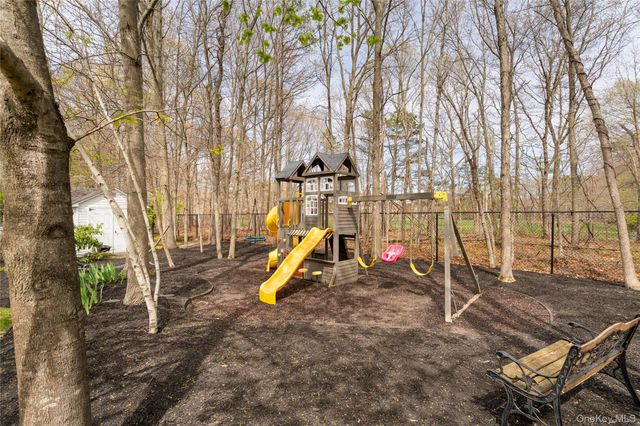 9 Framingham Lane, Shoreham, NY 11786