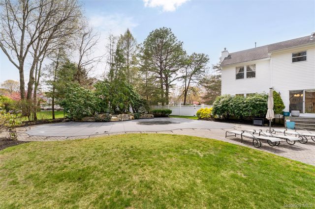 9 Framingham Lane, Shoreham, NY 11786