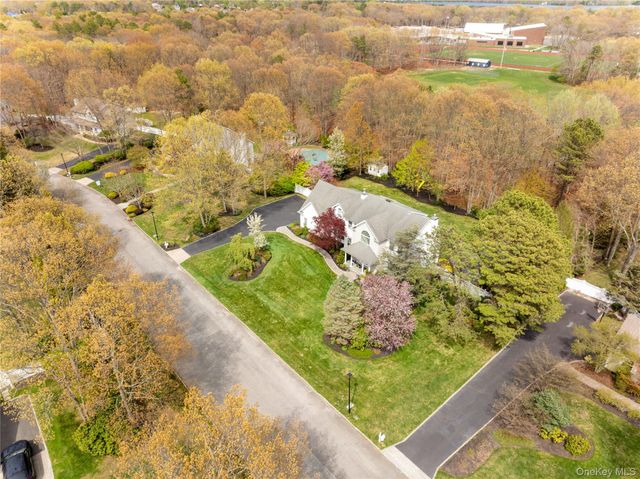 9 Framingham Lane, Shoreham, NY 11786