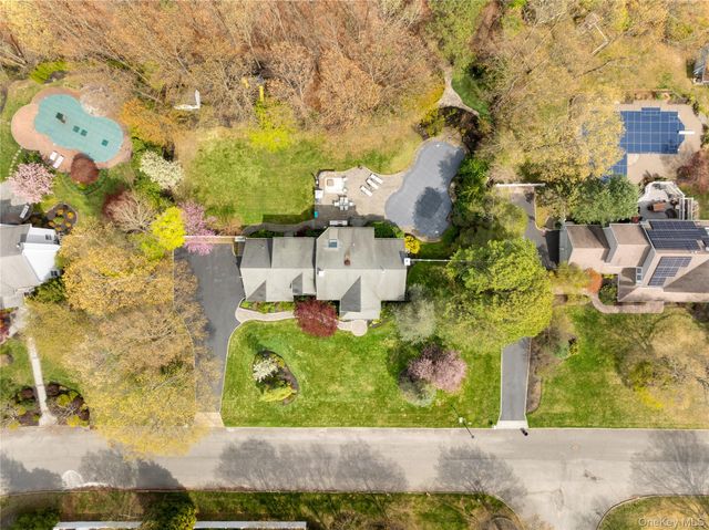 9 Framingham Lane, Shoreham, NY 11786