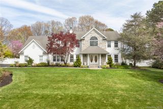 9 Framingham Lane, Shoreham, NY 11786