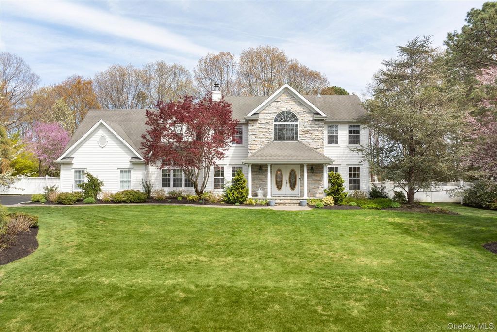 9 Framingham Lane, Shoreham, NY 11786