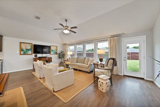 10817 Live Oak Creek Drive, Fort Worth, TX 76108