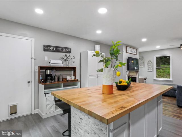 462 WILD ROSE LN, Harpers Ferry, WV 25425