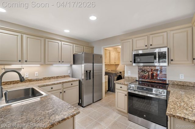 14350 Moravian Manor Circle 36, Sterling Heights, MI 48312