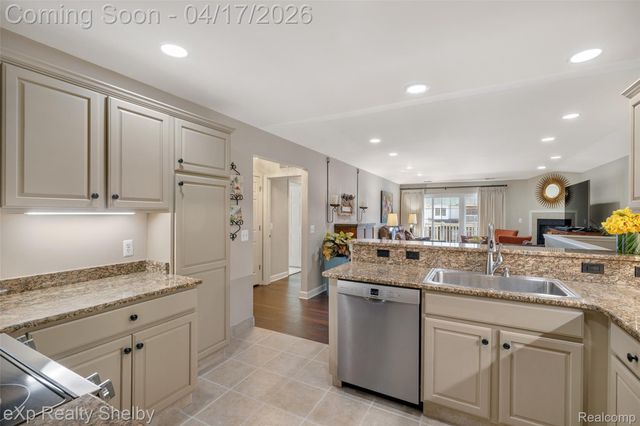 14350 Moravian Manor Circle 36, Sterling Heights, MI 48312