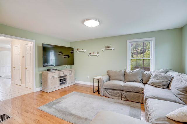 31 Rosanna Drive, Dover, NH 03820