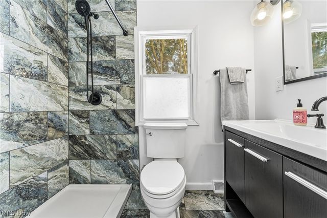 1486 Carson Salt Springs Road, Warren, OH 44481