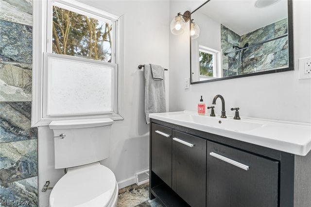 1486 Carson Salt Springs Road, Warren, OH 44481