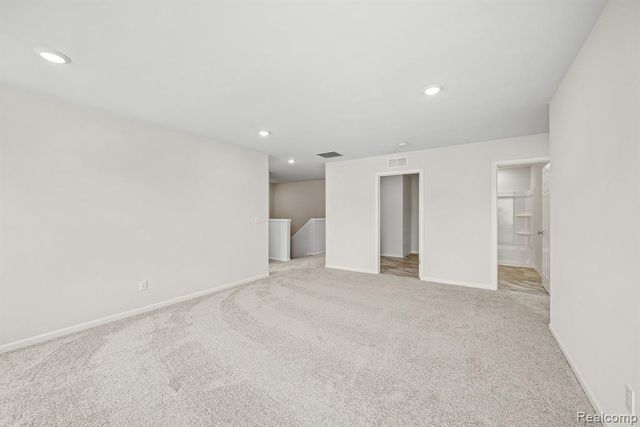 387 Edge Brook, Holly, MI 48442