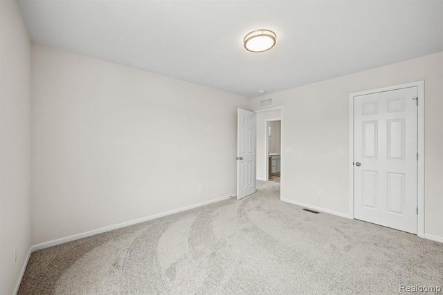 387 Edge Brook, Holly, MI 48442