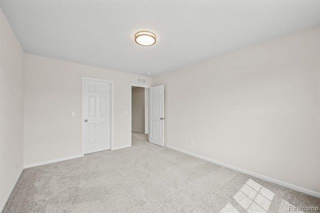 387 Edge Brook, Holly, MI 48442