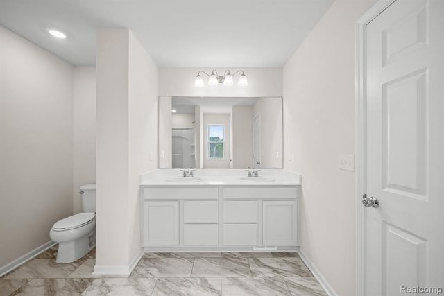 387 Edge Brook, Holly, MI 48442