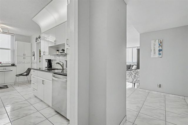 4200 Hillcrest Dr 700, Hollywood, FL 33021