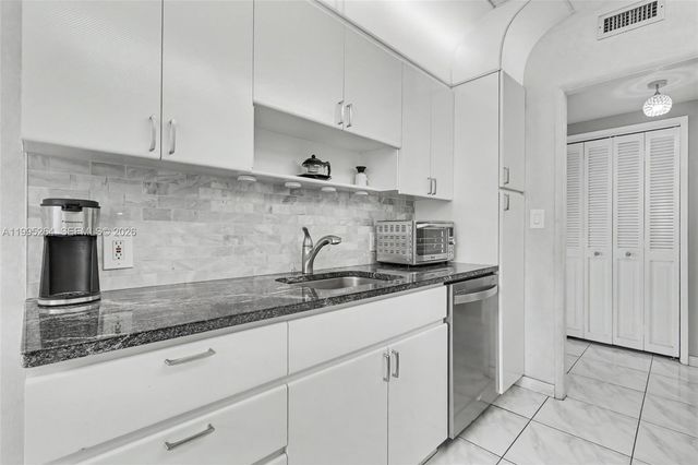 4200 Hillcrest Dr 700, Hollywood, FL 33021