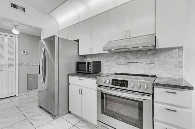 4200 Hillcrest Dr 700, Hollywood, FL 33021