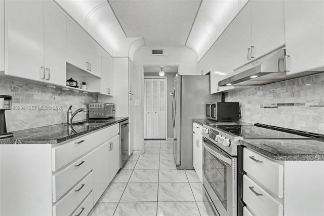 4200 Hillcrest Dr 700, Hollywood, FL 33021