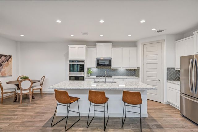 1570 Mustang Trail, Friendswood, TX 77546